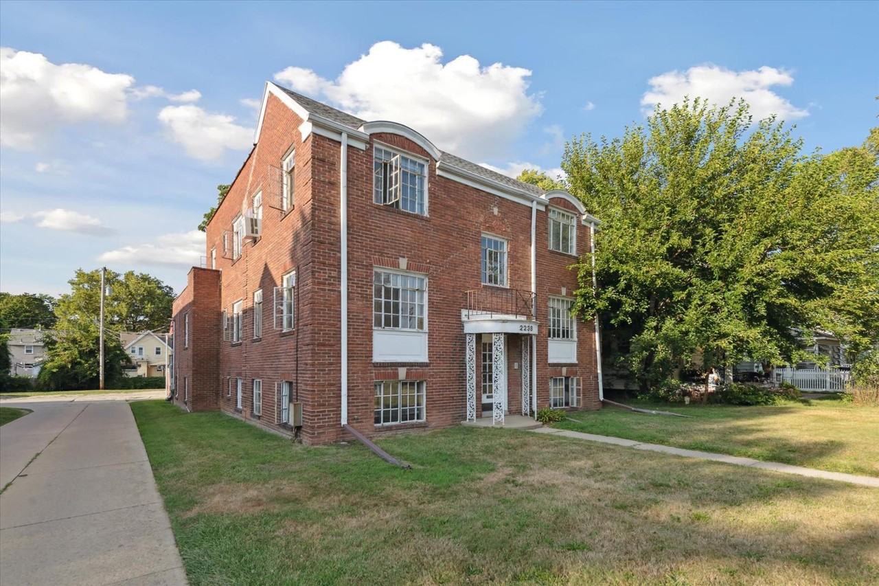 2238 W Sylvania Ave #4 - Photo 2 of 24