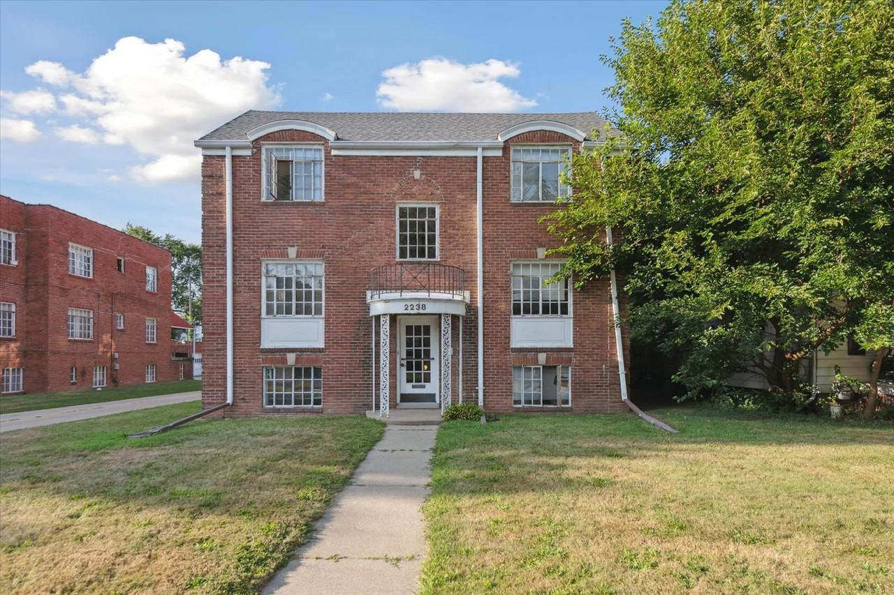 2238 W Sylvania Ave #4 - Photo 3 of 24