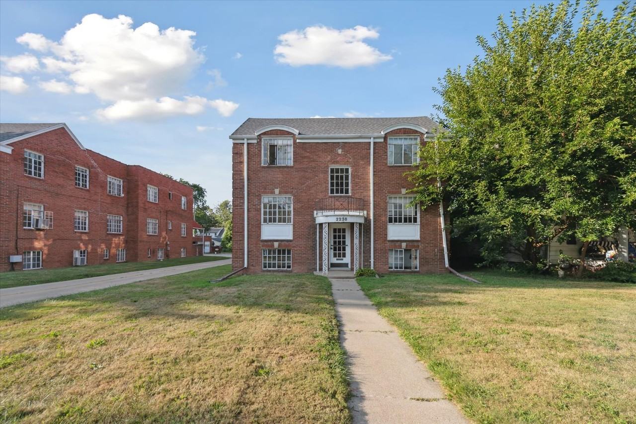 2238 W Sylvania Ave #4 - Photo 5 of 24