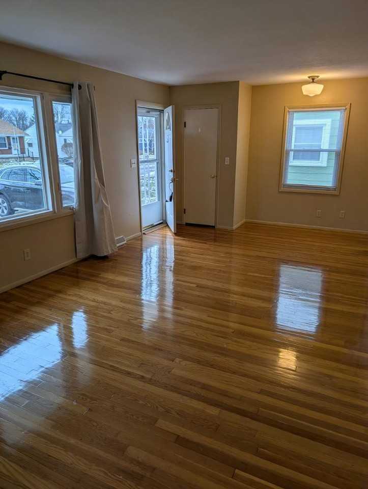 1381 Junior Dr - Photo 3 of 3