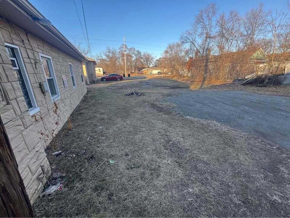 105 E 39th Ave - Photo 6 of 19