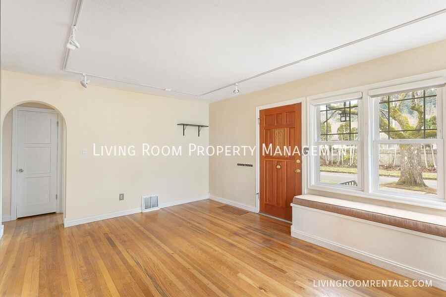 3135 Ne 86th Ave - Photo 2 of 16