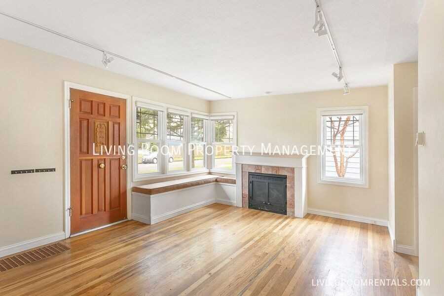 3135 Ne 86th Ave - Photo 3 of 16