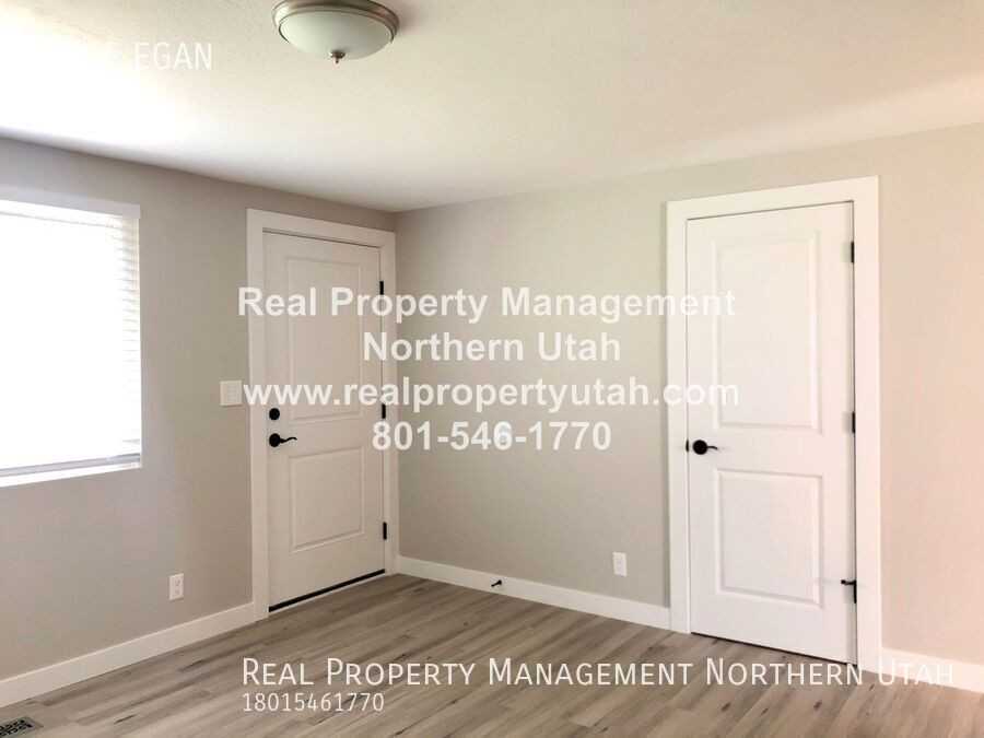 941 Egan St - Photo 3 of 16