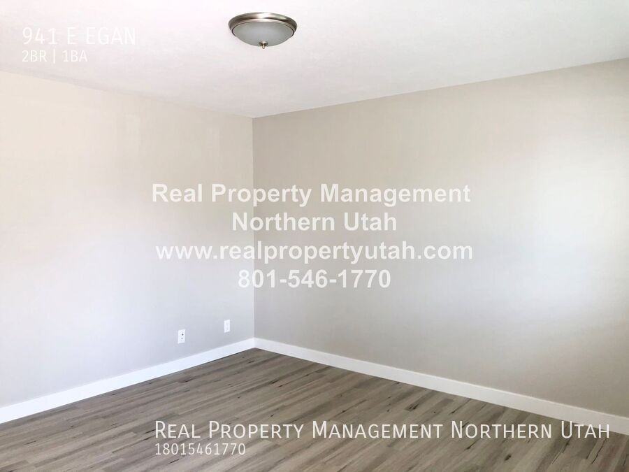 941 Egan St - Photo 4 of 16