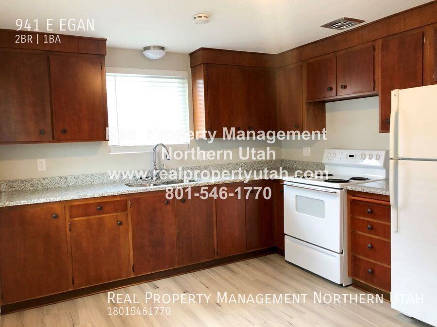 941 Egan St - Photo 5 of 16