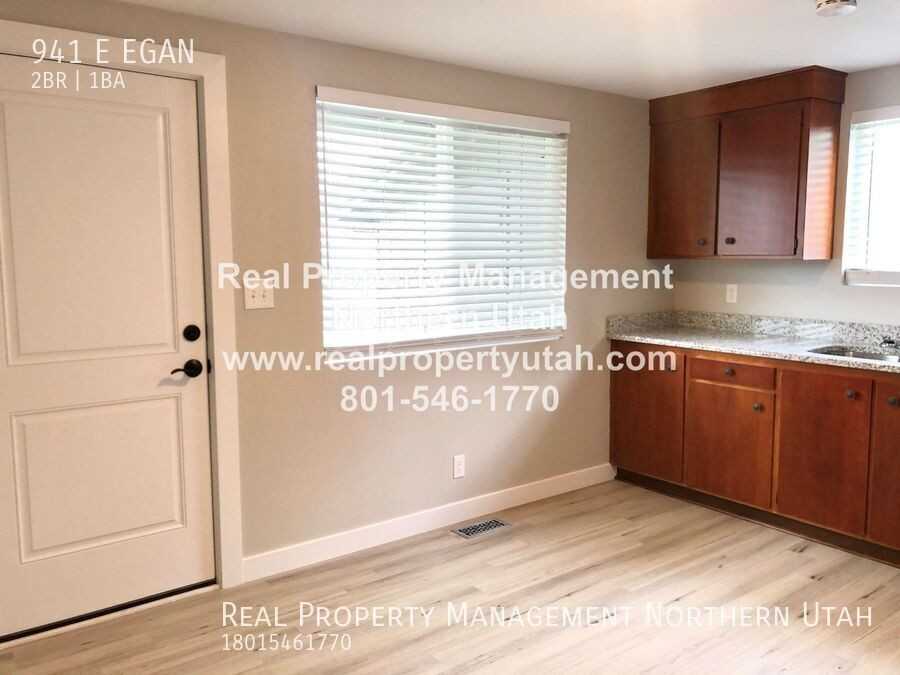 941 Egan St - Photo 6 of 16