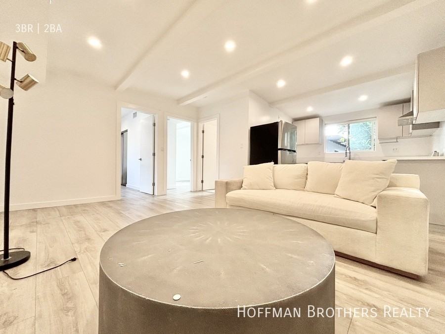 1570 Yosemite Dr #4 - Photo 4 of 16