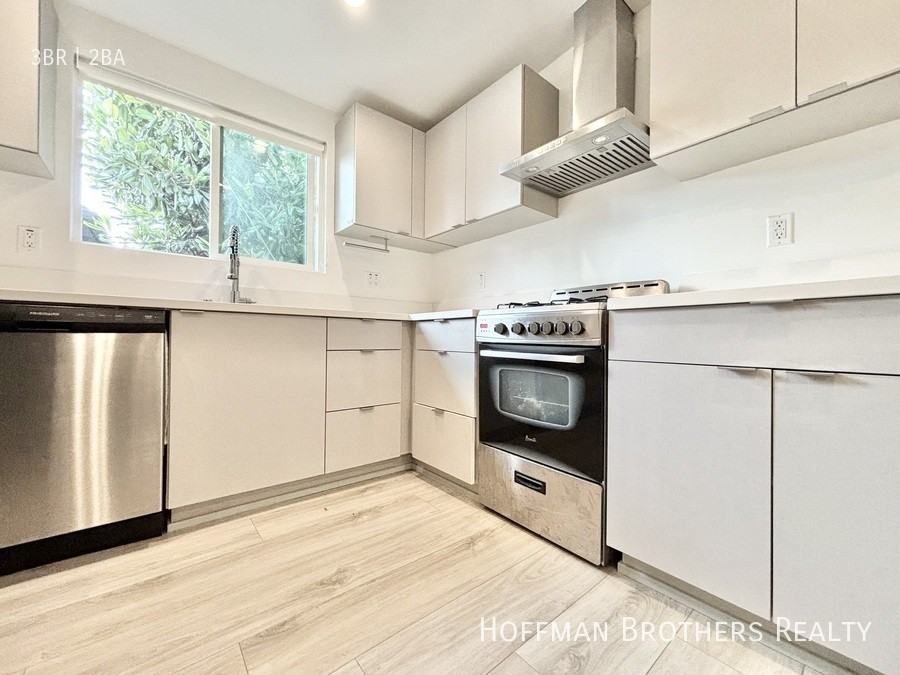 1570 Yosemite Dr #4 - Photo 6 of 16