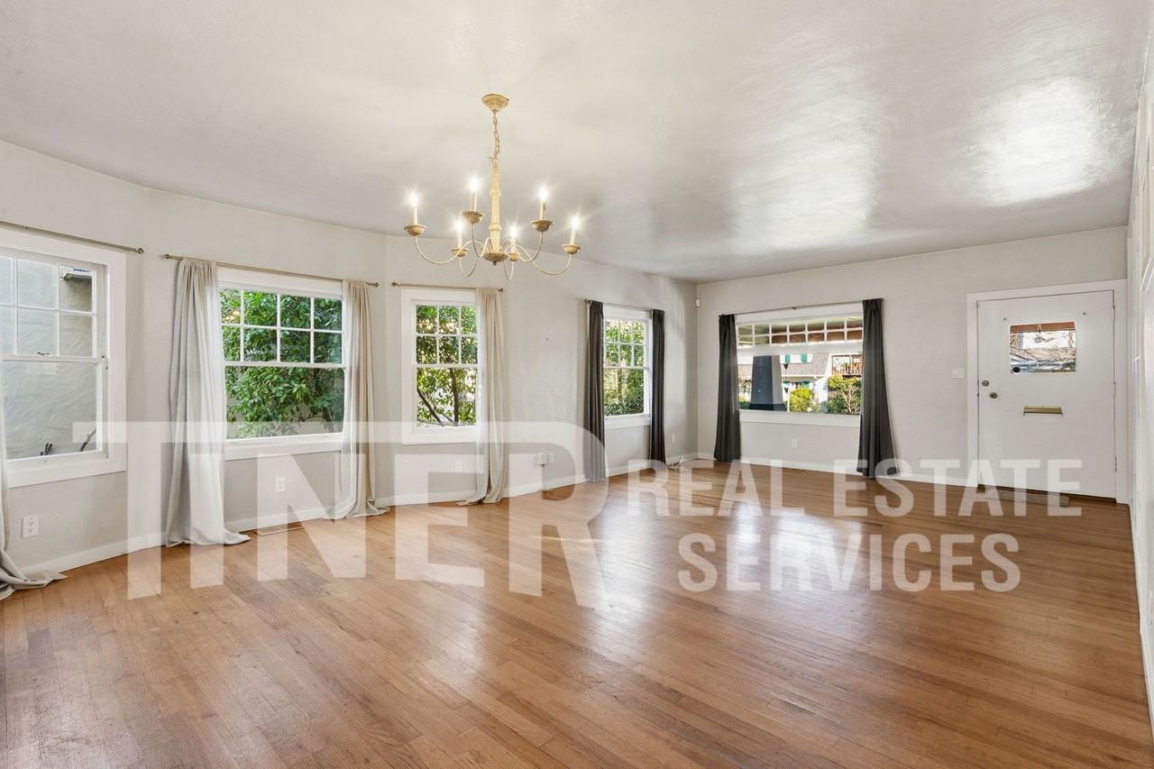 2916 22nd St - Photo 2 of 26