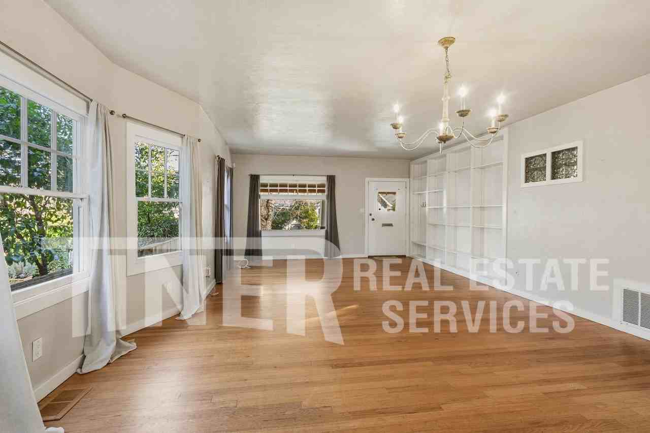 2916 22nd St - Photo 3 of 26