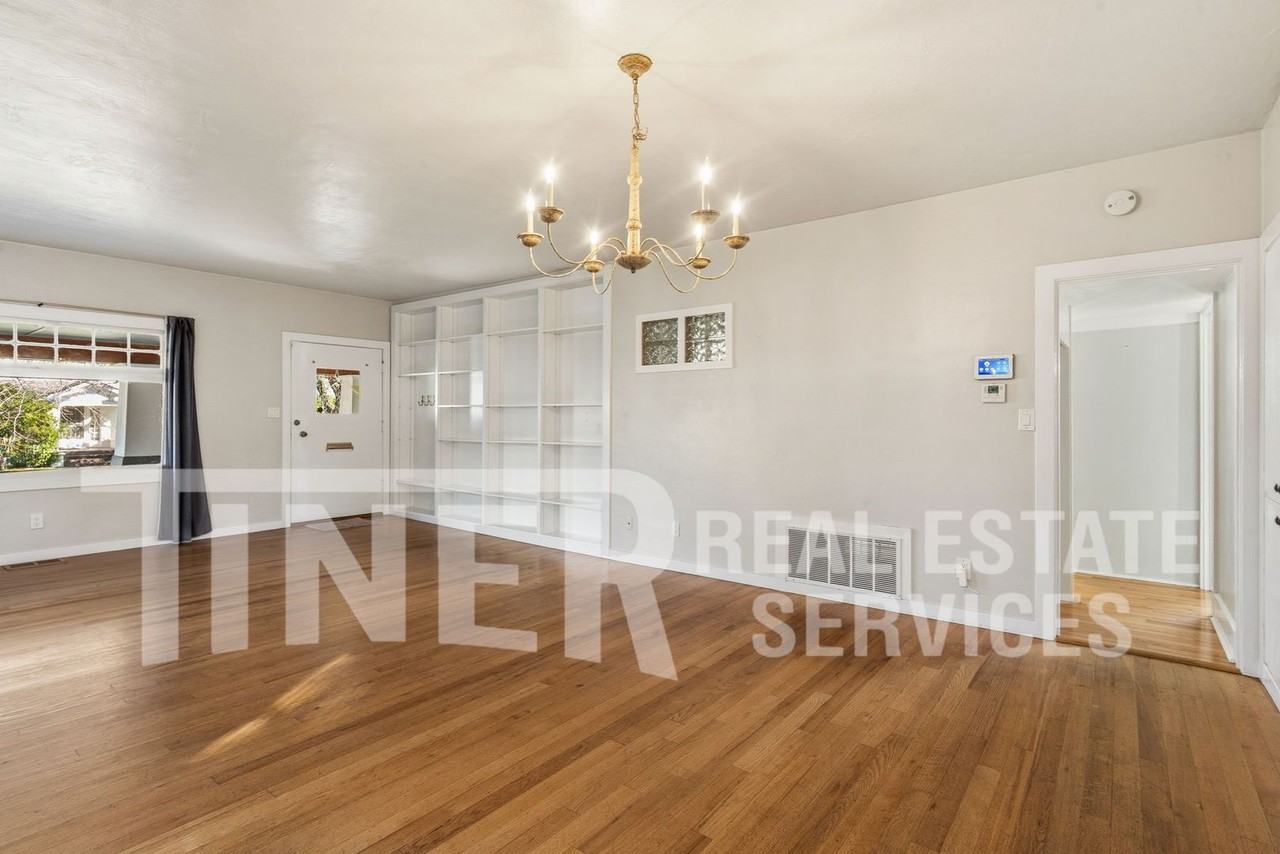 2916 22nd St - Photo 4 of 26