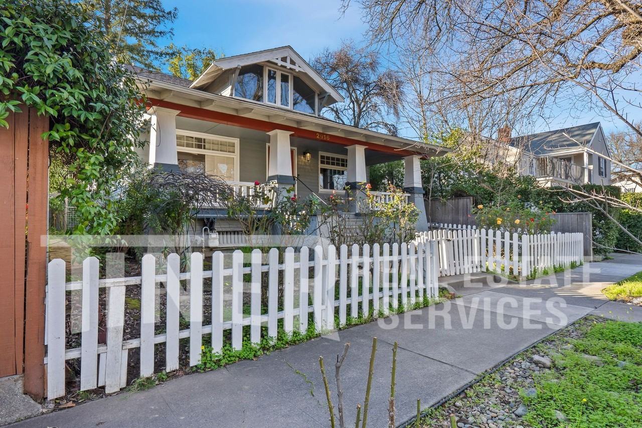 2916 22nd St - Photo 5 of 26