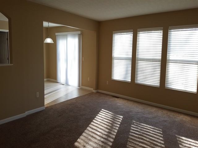 5557 Windsor Ct - Photo 3 of 12