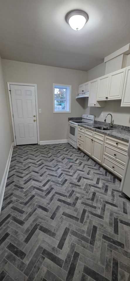 2702 Greenmount Ave - Photo 3 of 11