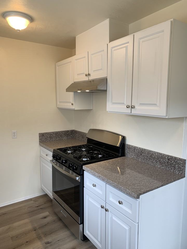 1579 Chestnut Ave #6 - Photo 2 of 17