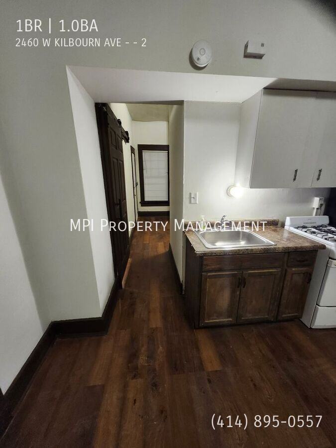 2460 W Kilbourn Ave #2 - Photo 4 of 9