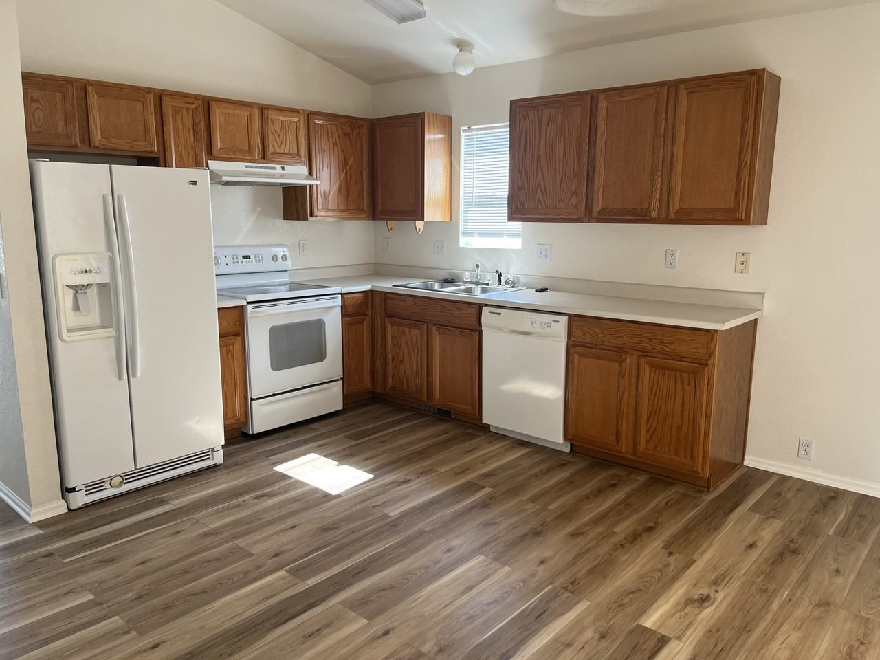 12583 Pine Valley Cir - Photo 3 of 10