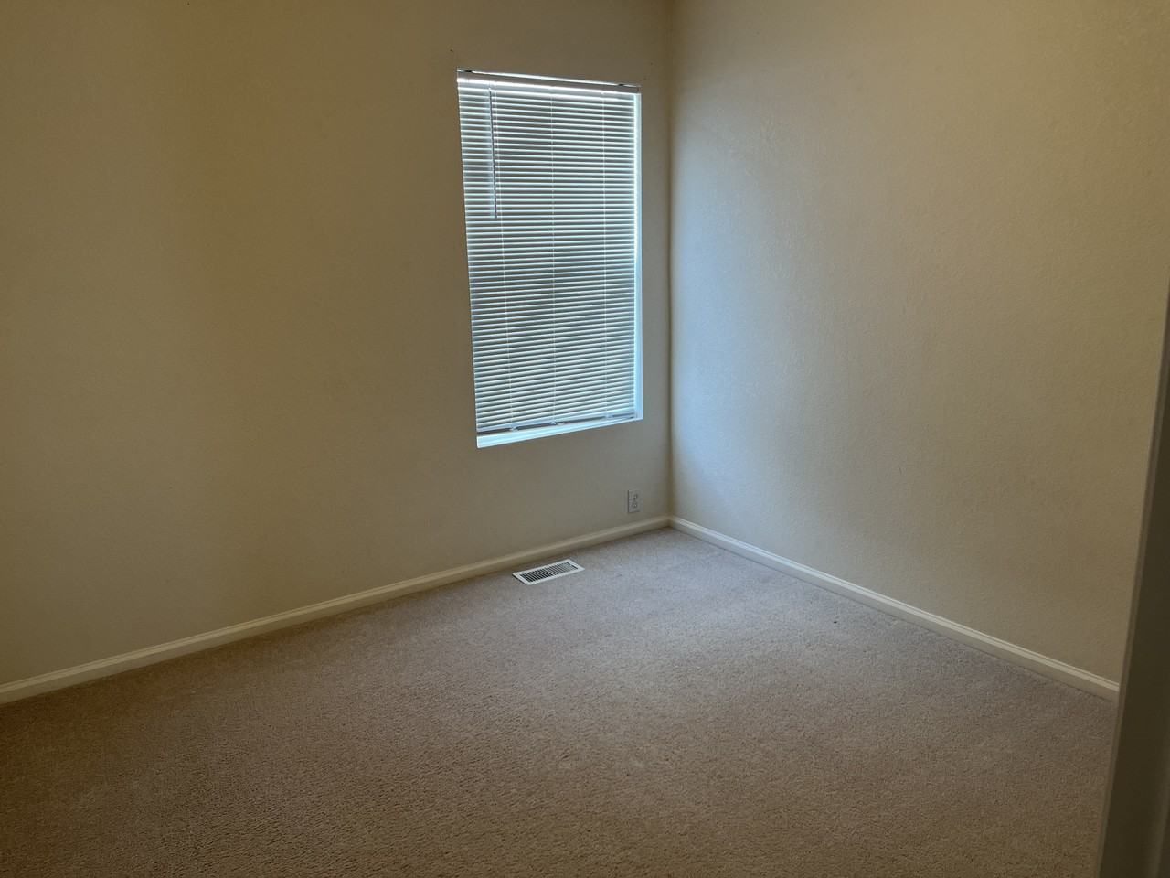 12583 Pine Valley Cir - Photo 5 of 10