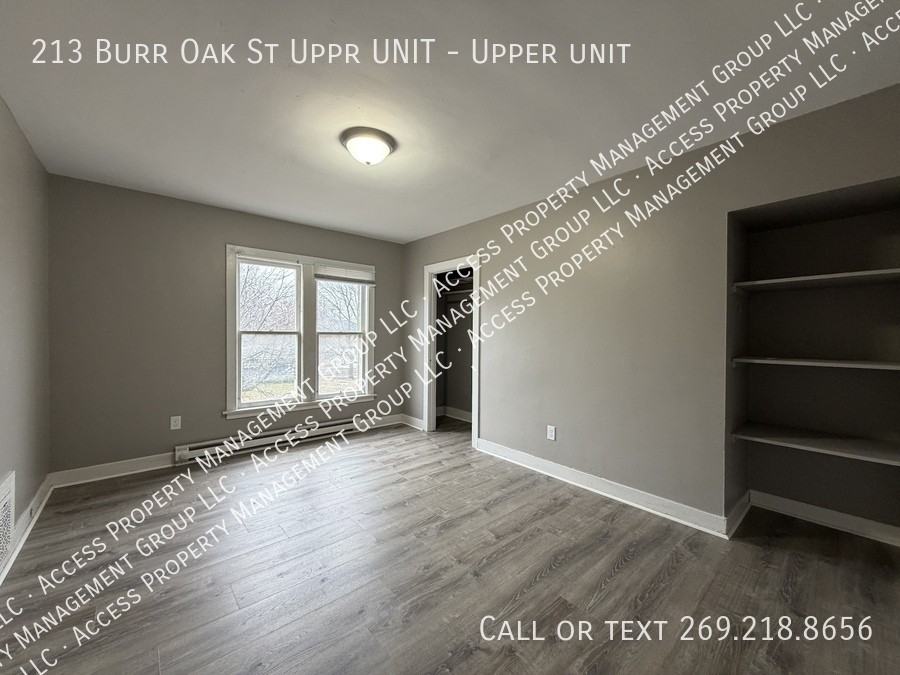 213 Burr Oak St Uppr Unit - Photo 2 of 14
