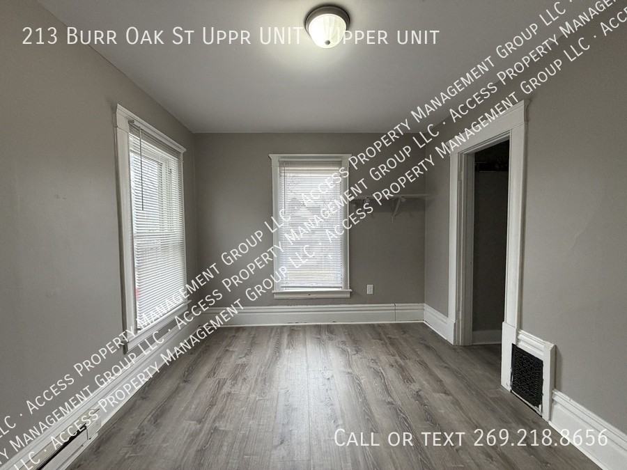 213 Burr Oak St Uppr Unit - Photo 3 of 14