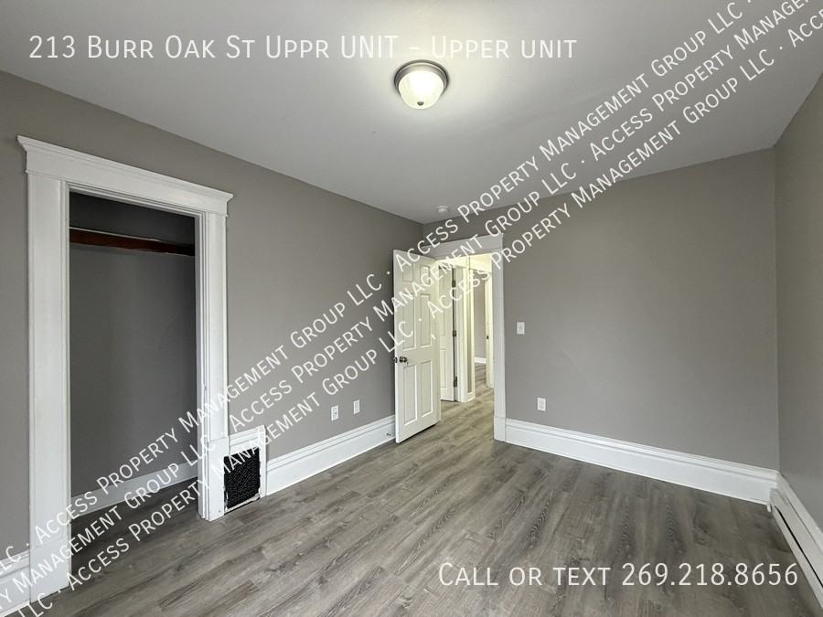 213 Burr Oak St Uppr Unit - Photo 4 of 14
