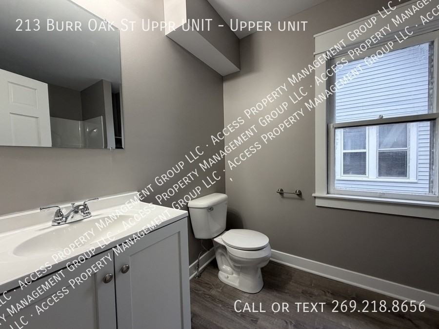 213 Burr Oak St Uppr Unit - Photo 7 of 14