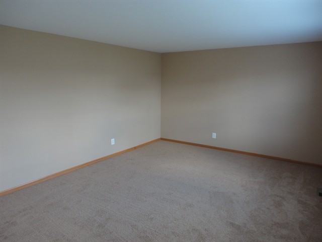 15566 Bryden Dr - Photo 3 of 16