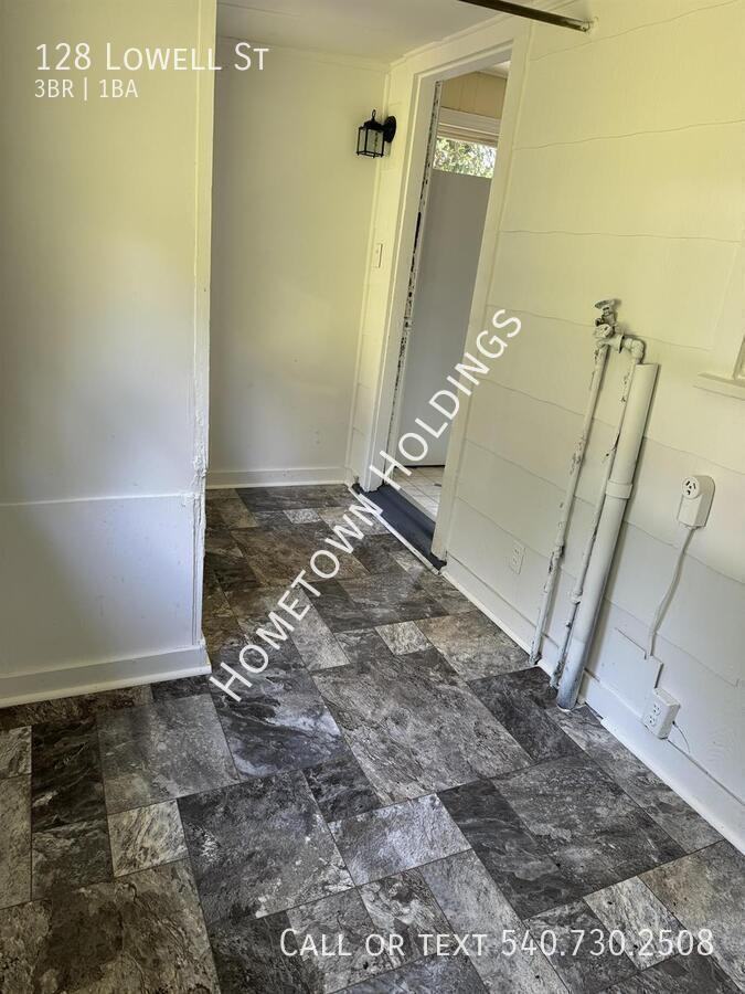 128 Lowell St - Photo 6 of 10