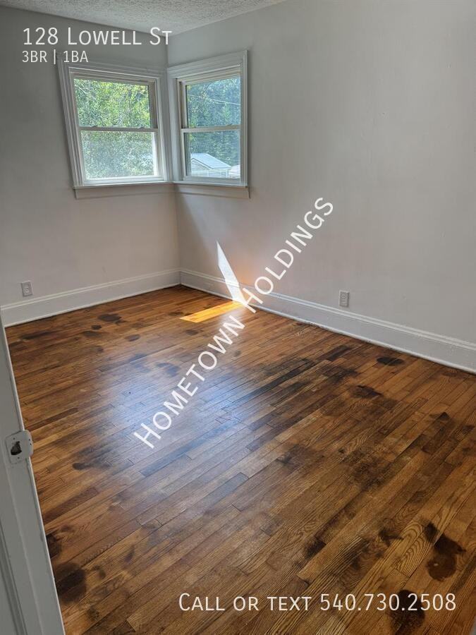 128 Lowell St - Photo 7 of 10