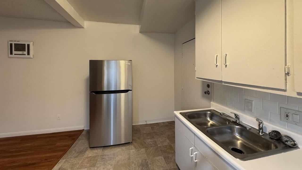 39 Sunset Ave #103 - Photo 3 of 9