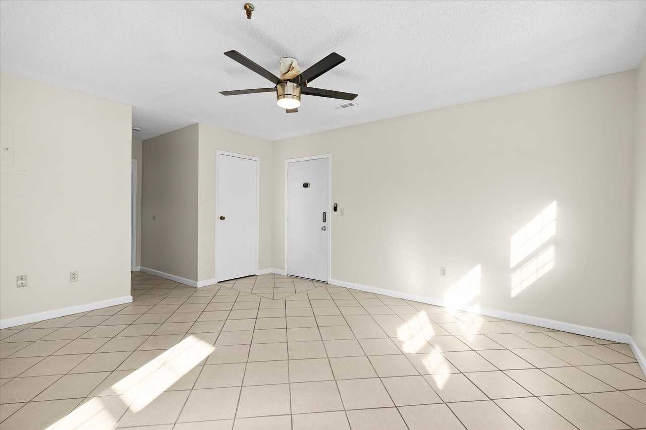 2103 N Keebler Ave #B - Photo 3 of 10