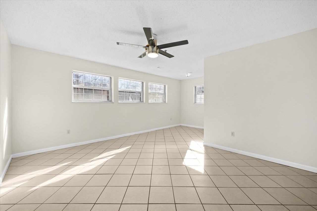 2103 N Keebler Ave #B - Photo 4 of 10