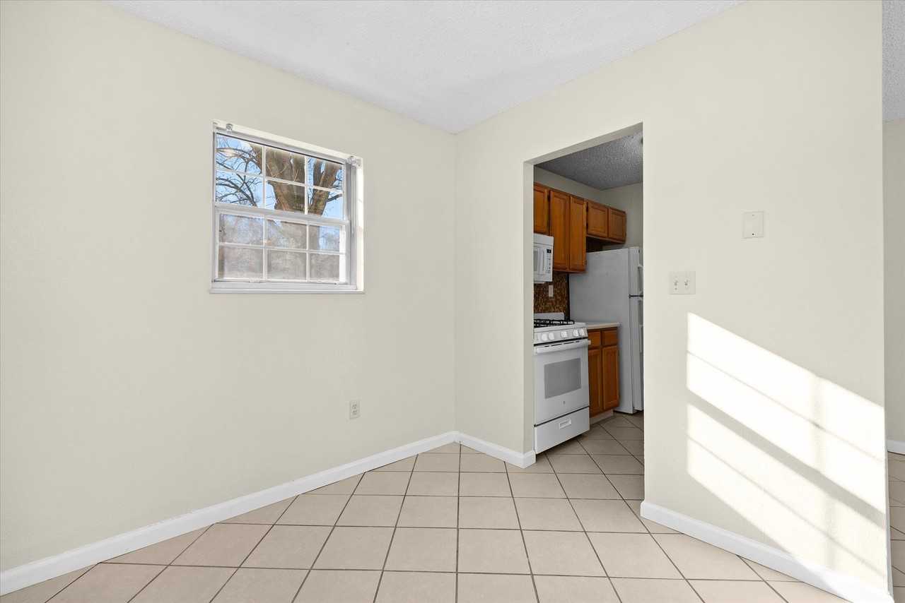 2103 N Keebler Ave #B - Photo 5 of 10