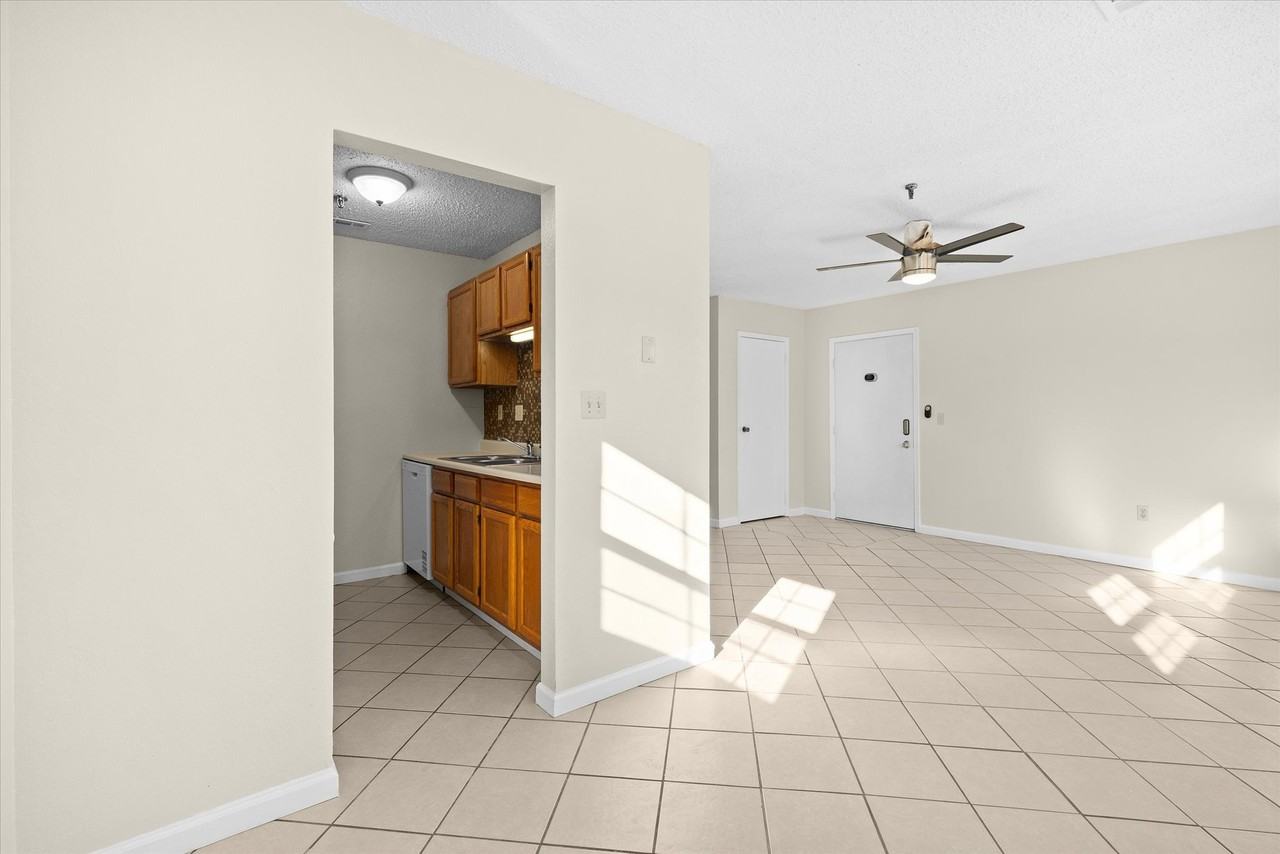 2103 N Keebler Ave #B - Photo 6 of 10