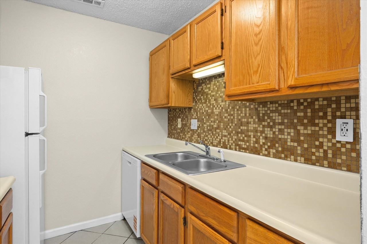 2103 N Keebler Ave #B - Photo 7 of 10