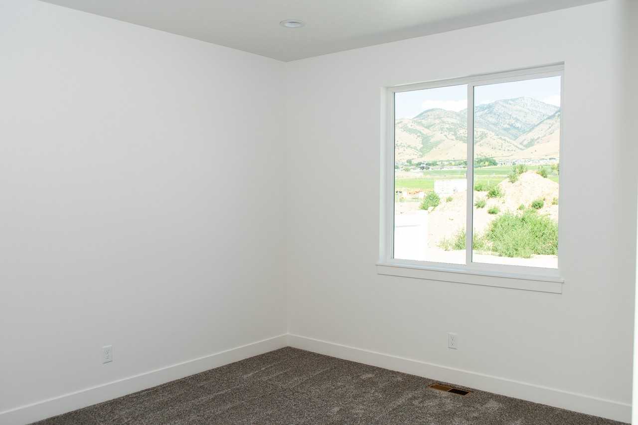 880 S 340 E - Photo 6 of 28