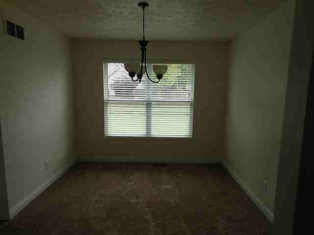 7780 Ravenwood Ln - Photo 2 of 11
