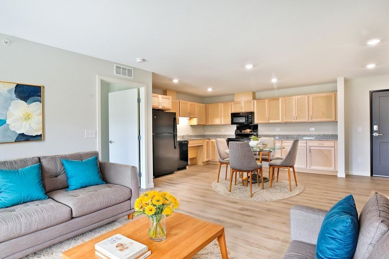 Emri Apartments - Photo 6 of 32