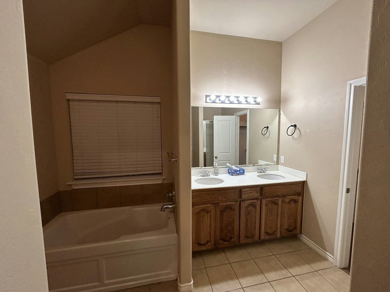 2400 Rookhaven Ln - Photo 4 of 30