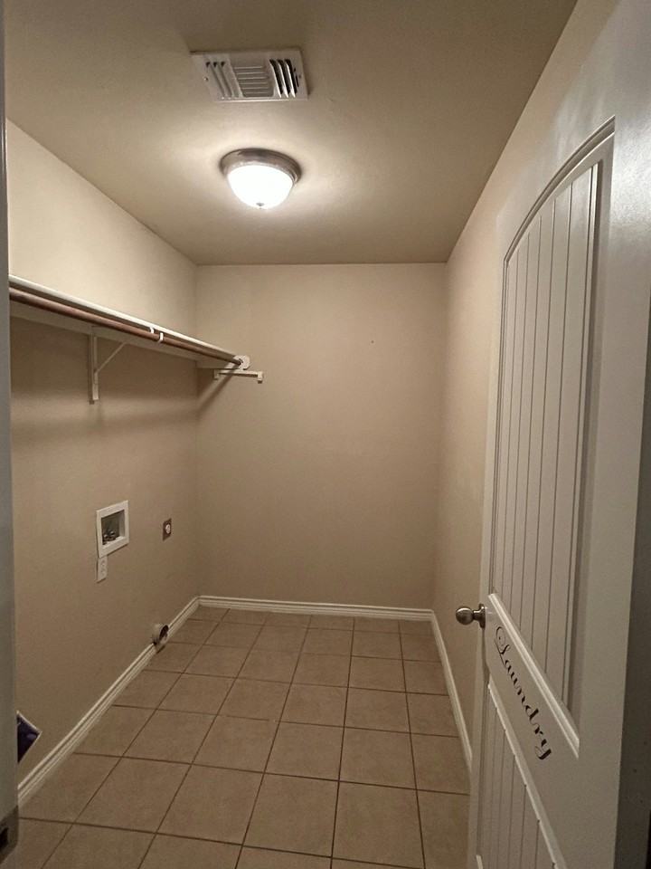 2400 Rookhaven Ln - Photo 7 of 30