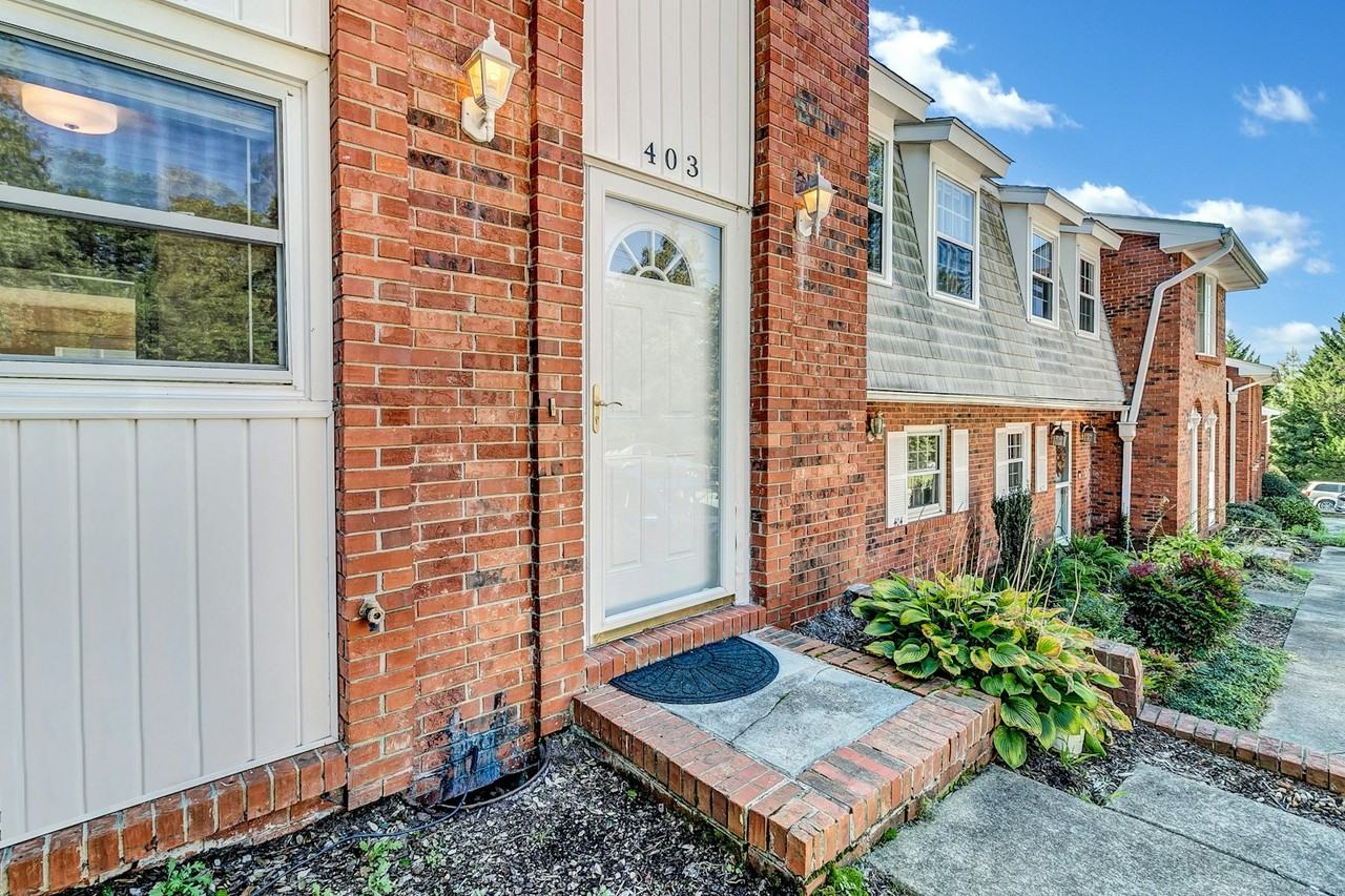 403 Southway Garden Road - Photo 2 of 32