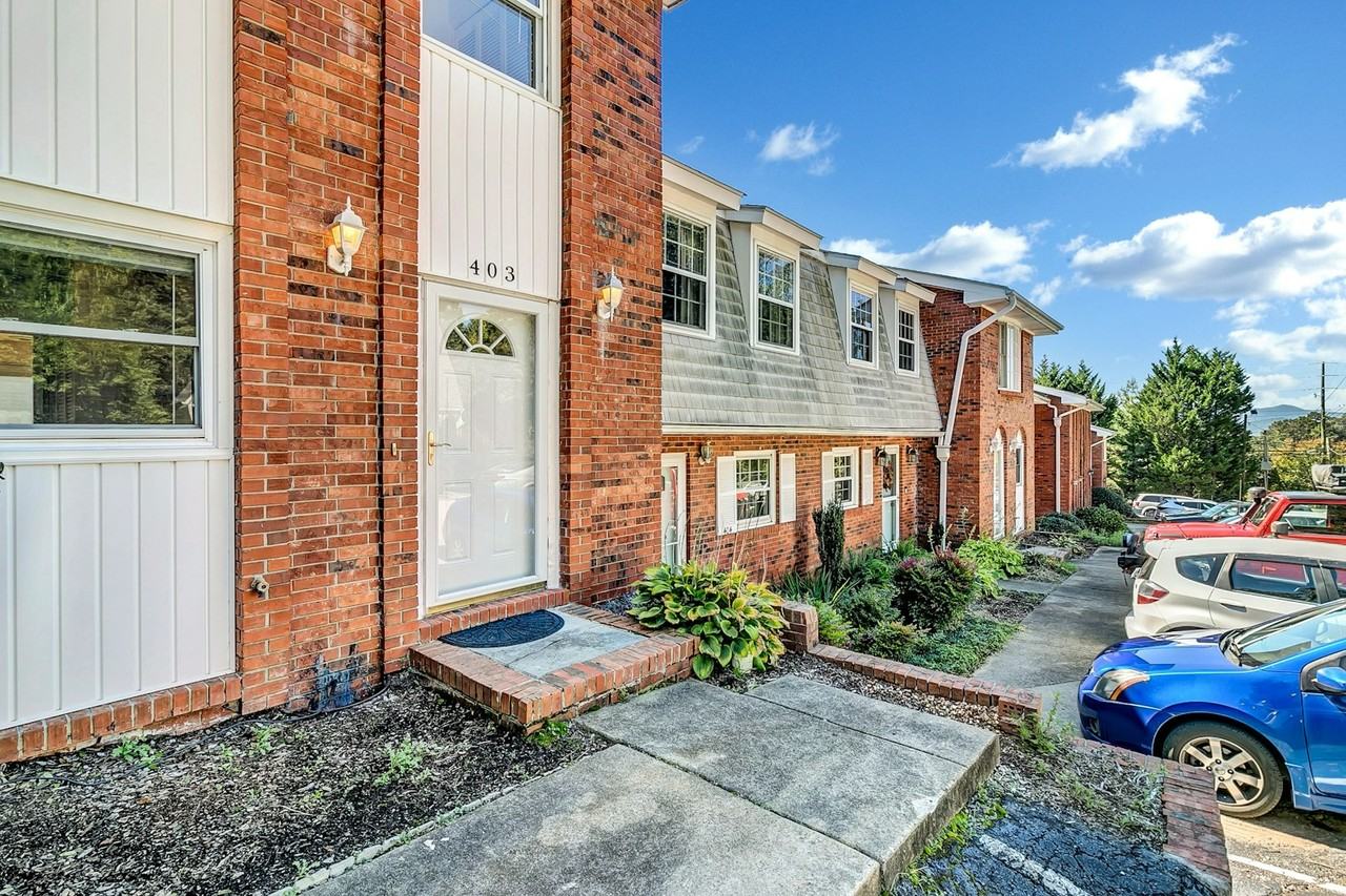 403 Southway Garden Road - Photo 3 of 32