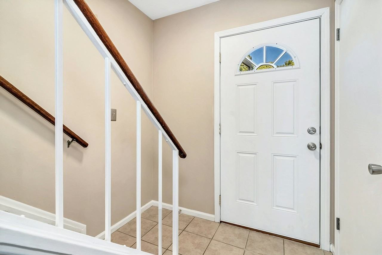 403 Southway Garden Road - Photo 4 of 32