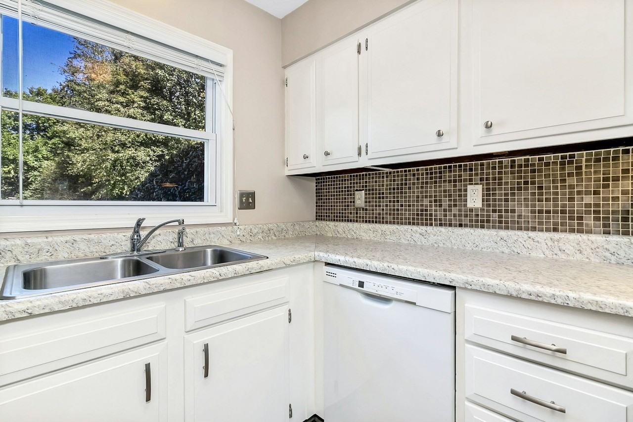 403 Southway Garden Road - Photo 7 of 32