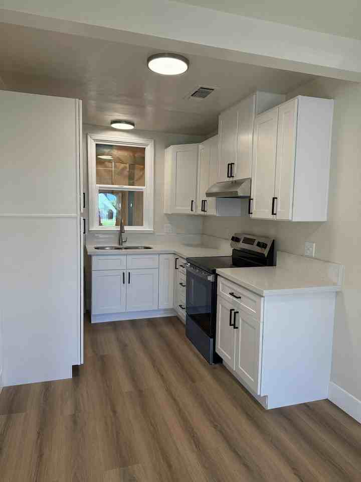 261 North Sierra Vista Avenue - Photo 3 of 10