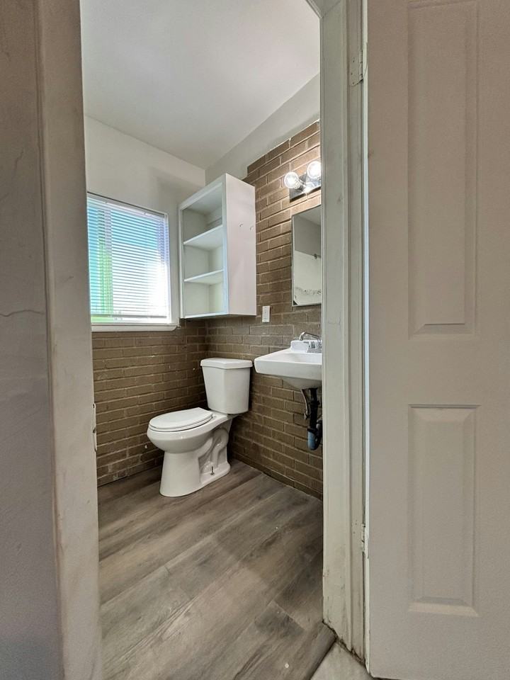 24185 Sunnymead Boulevard, Unit 5 - Photo 2 of 11