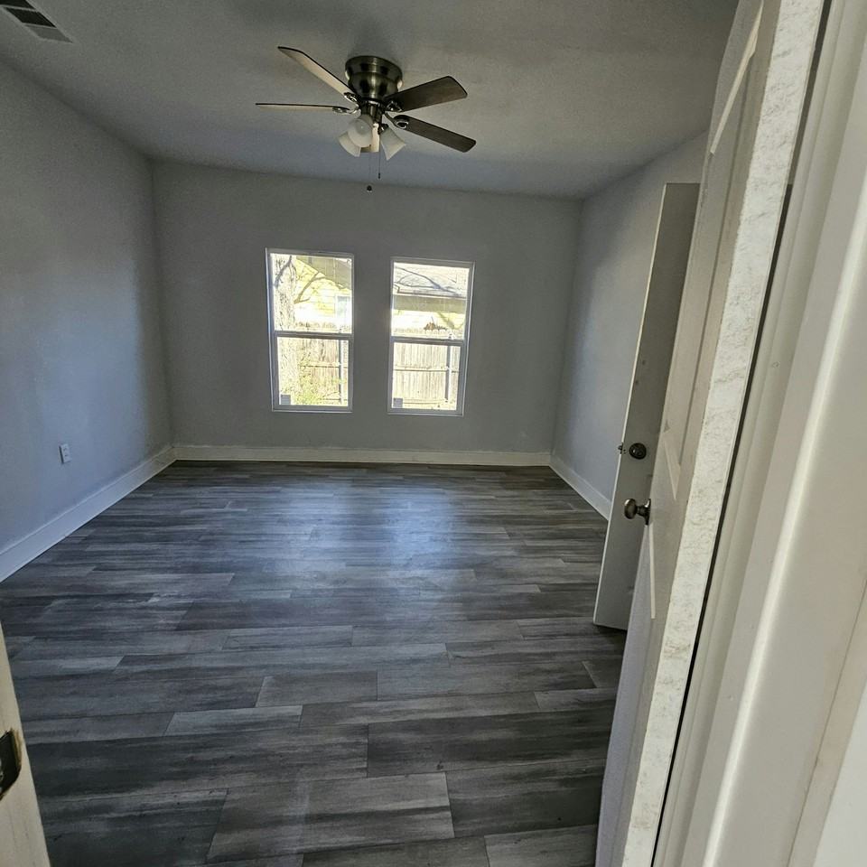 1509 West Collin Street - Photo 2 of 8