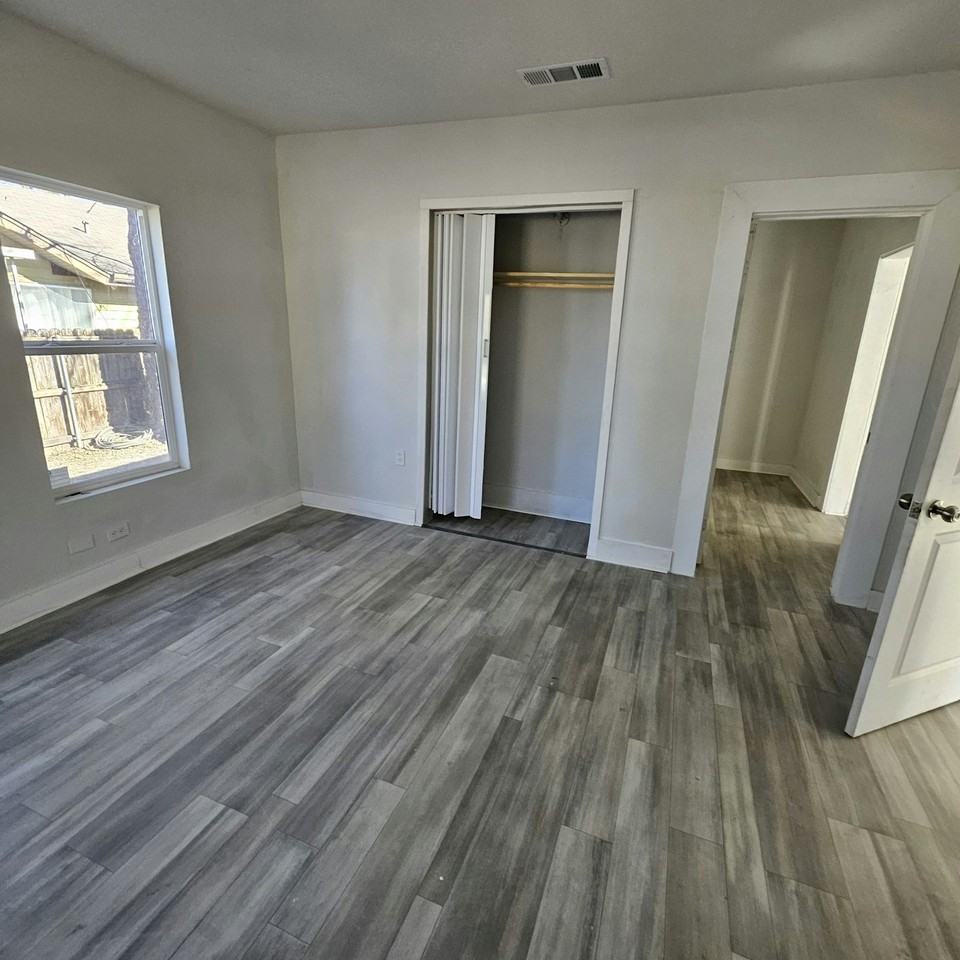 1509 West Collin Street - Photo 4 of 8