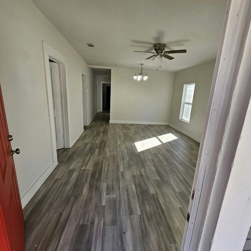 1509 West Collin Street - Photo 5 of 8